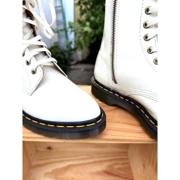 Dr. Martens Alix White Leather 10 Hole Pointed Toe Ankle Boots Size 7 DOC Marten - Picture 2 of 14